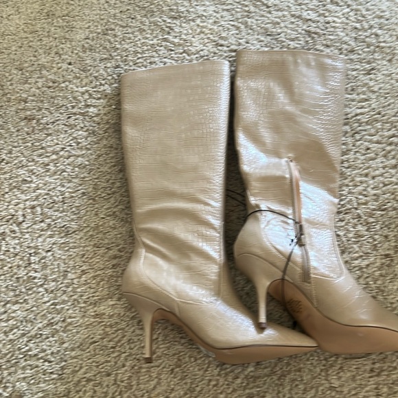 Express Kitten Heel Tan Boots New 8.5 - Picture 3 of 3